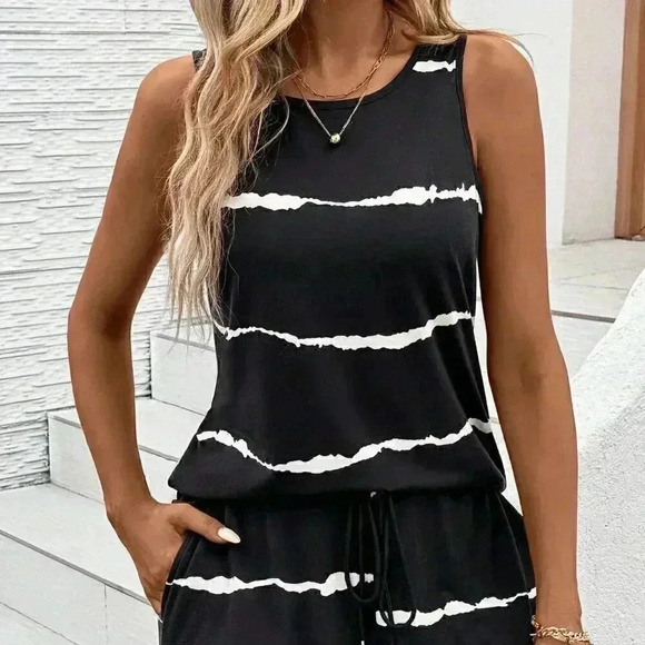 Black and White Casual Women's Printed Sleeveless Top And Shorts Set - Picture 3 of 5